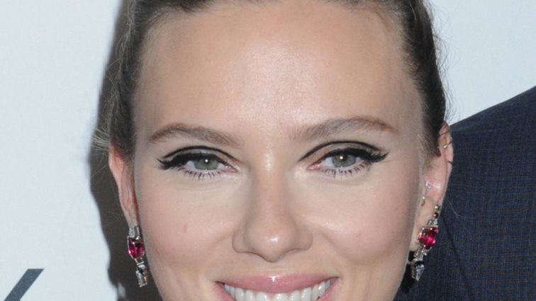 Scarlett Johansson 
: Επέλεξε Έλληνα σχεδιαστή στην πρεμιέρα της νέας της ταινίας