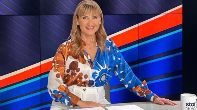 Η ώρα του styling πριν το δελτίο ειδήσεων | Τα chic looks που επιλέγει η Μάρα Ζαχαρέα στο γραφείο της