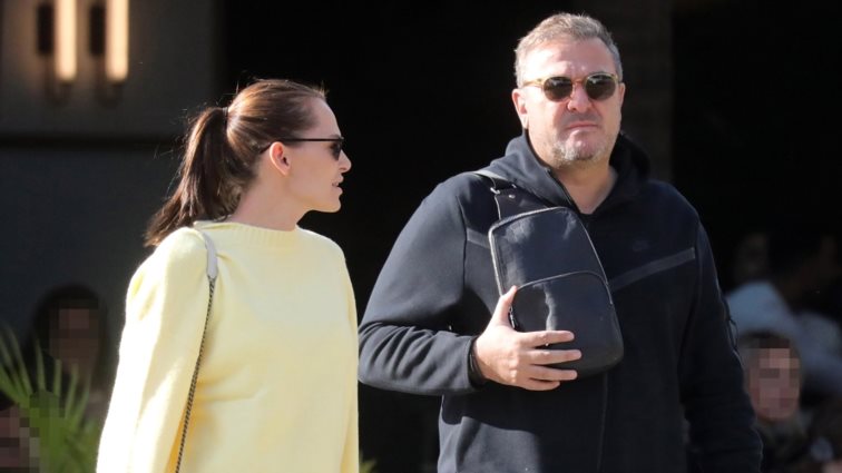 Αντώνης Ρέμος &amp; Υβόννη Μπόσνιακ σε καθημερινά στιγμιότυπα στα Νότια Προάστια