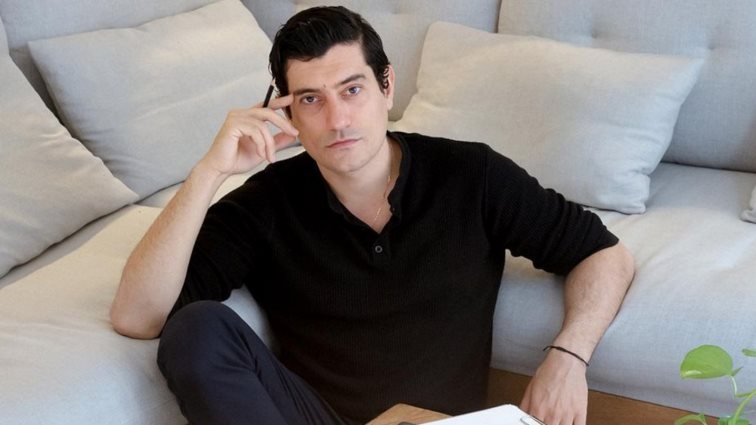 Ο Αργύρης Πανταζάρας είναι θετικός στον κορονοϊό και το "διασκεδάζει" στο σπίτι του!