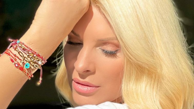 Η Ελένη Μενεγάκη καλωσορίζει την Άνοιξη όπως μόνο εκείνη ξέρει!