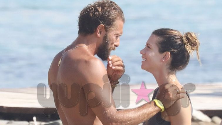 Γιάννης Μαρακάκης &amp; Νίκη Θωμοπούλου: Τρυφερές στιγμές στη Μύκονο! Όλες οι φωτογραφίες