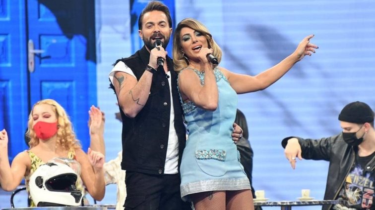 J2US | Η Ευρυδίκη Βαλαβάνη έγινε "Μια Κυρία στα μπουζούκια"