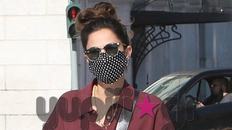 Κατερίνα Παπουτσάκη: Περίπατος με τους άντρες της ζωής της! Όλες οι φωτογραφίες