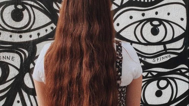 Νικόλ Σαραβάκου : Η κόρη του πασίγνωστου ποδοσφαιριστή έχει τα πιο μακριά μαλλιά στην ελληνική showbiz
