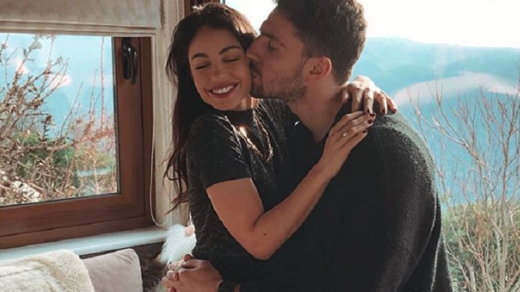  Στέφανος Καπίνο &amp; Μιρκέτα Βιδάλη: Ο ποδοσφαιριστής και η σχεδιάστρια παντρεύονται! 
Δες την αναγγελία του γάμου τους