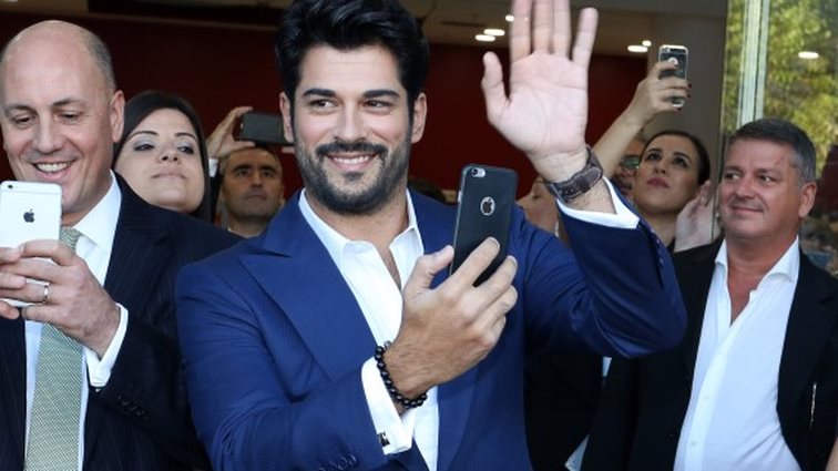 Burak Ozcivit: Αυτή είναι η σύντροφος του «Kara Sevda»