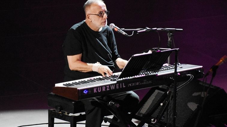 Θάνος Μικρούτσικος: Αυτή ήταν η τελευταία του ανάρτηση μέσα από το νοσοκομείο