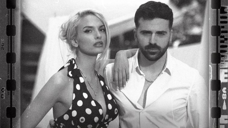 Κατερίνα Λιόλιου και Γιάννης Φακίνος τραγουδούν &quot;Με ‘Γεια Σου&quot; στην οπτικοποιημένη, viral επιτυχία τους