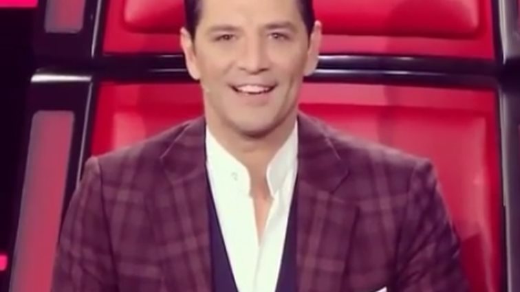 Σάκης Ρουβάς: Η έκπληξη στα γυρίσματα του «The Voice» για τα γενέθλιά του: Δείτε τη συγκινητική αντίδρασή του στο video!