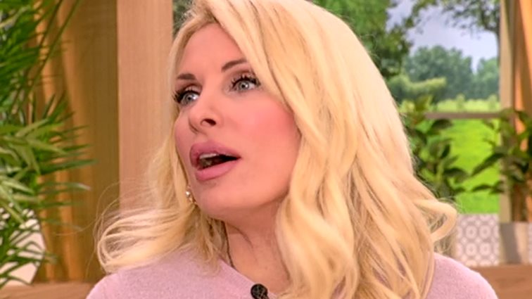 Ελένη Μενεγάκη: Η αποκάλυψη για τη μικρή της κόρη και πότε θα τη στείλει στο σχολείο