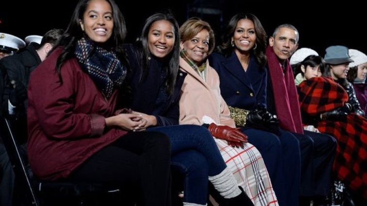 X-mas time: Όταν οι celebrities ποζάρουν για τις χριστουγεννιάτικες κάρτες τους