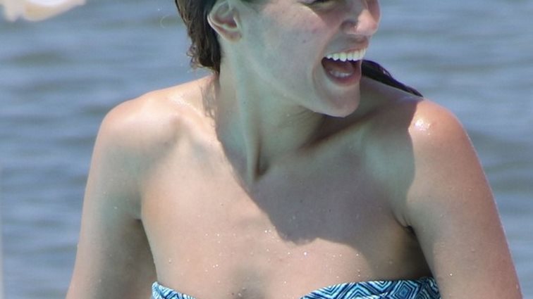 Μαίρη Συνατσάκη: Βρήκαμε τι είναι και πόσο κοστίζει το μαγιό της!