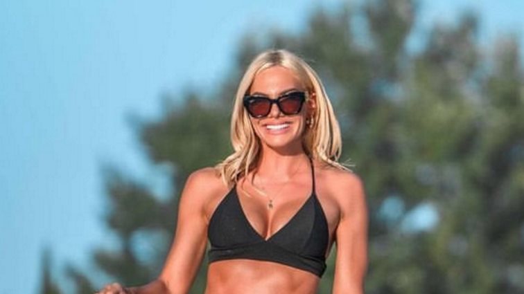 Η Ιωάννα Μαλέσκου φόρεσε το λευκό παντελόνι με τον πιο καλοκαιρινό τρόπο