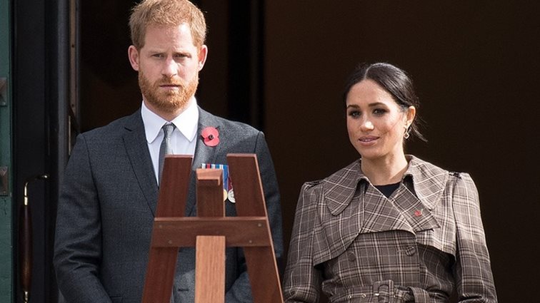 Meghan Markle: H καρό καμπαρντίνα της σού δίνει την καλύτερη έμπνευση για το φθινόπωρο
