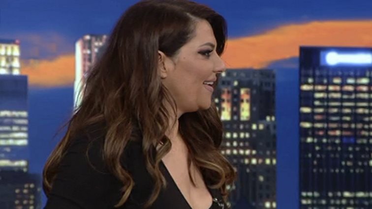 Η επεισοδιακή είσοδος της Κατερίνας Ζαρίφη στο πλατό του The 2Night Show