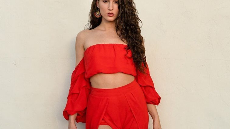 Evangelia: Όλοι μιλούν για το ελληνικής καταγωγής rising star της μουσικής βιομηχανίας
