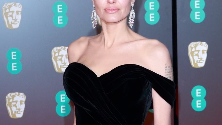 Angelina Jolie
: Η εκθαμβωτική εμφάνιση στα BAFTA 2018!