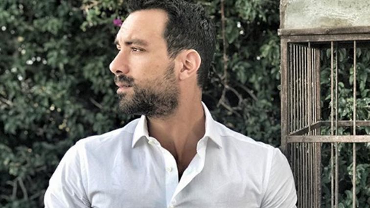 Σάκης Τανιμανίδης: Ντύνεται γαμπρός! Οι πρώτες εικόνες από την πρόβα του κοστουμιού του