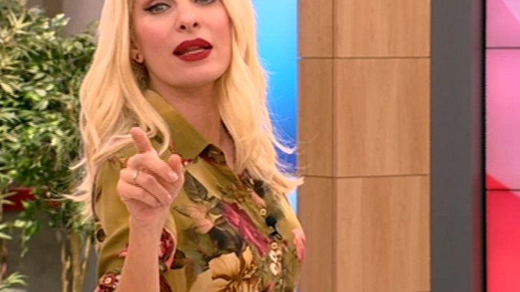 Ελένη Μενεγάκη
: Οι λεπτομέρειες του look της στην εκπομπή της Παρασκευής