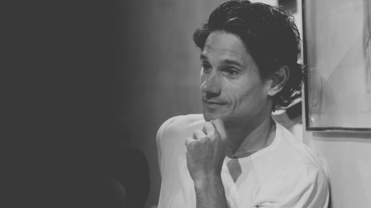 Πάνος Βλάχος | Το νέο του άλμπουμ αποτελεί &quot;Πληγή έμπνευσης&quot; και οι συνεργασίες του ξεχωρίζουν