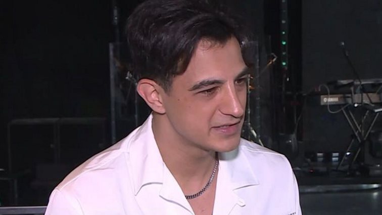 &quot;Πριν βγω στη σκηνή σταυροκοπιέμαι. Του απαγόρευσα να έρχεται να με δει να τραγουδάω επειδή είναι γκαντέμης&quot;