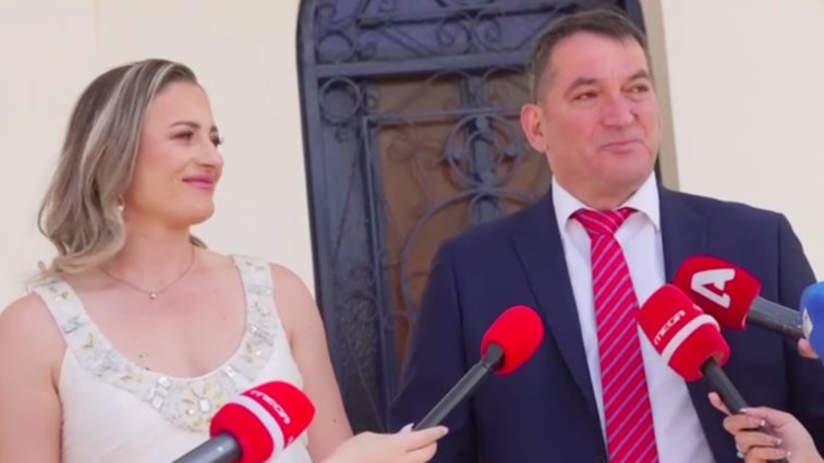 Συγκινημένος ο Πύρρος Δήμας στη βάπτιση της κόρης του - Ο λόγος που απουσίαζαν τα άλλα παιδιά του