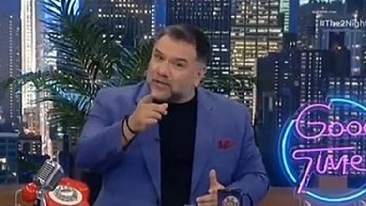 Γρηγόρης Αρναούτογλου | Η ανατρεπτική έναρξη της εκπομπής "Τhe 2night show"
