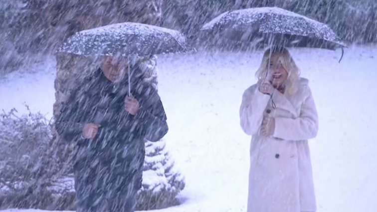 Αλλιώτικη έναρξη για το &quot;Πρωινό&quot; | Μέσα από τα χιόνια Φαίη Σκορδά και Γιώργος Λιάγκας