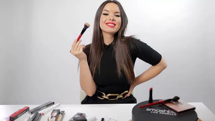 Κάτι μαγειρεύει η Μαρία Μπέη