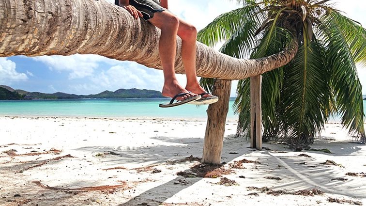 Γιατί η σαγιονάρα πρέπει να φοριέται μόνο στην παραλία: Πρόσεχε για να έχεις!