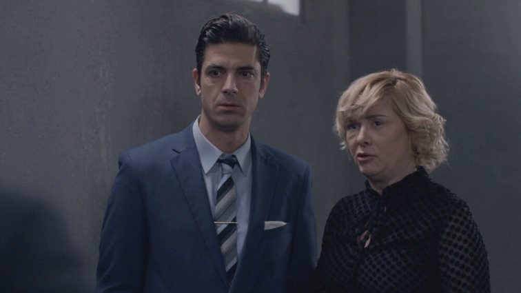 Παράδεισος των Κυριών | Ο Σίμος, η Βικτώρια και ο Δημοσθένης κανονίζουν να φορτώσουν όλα τα εγκλήματά της στον Ρένο