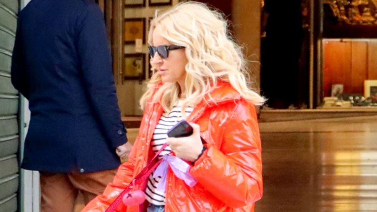 Η Μαρία Μπεκατώρου σε καθημερινή εμφάνιση μαζί με τον σύζυγό της