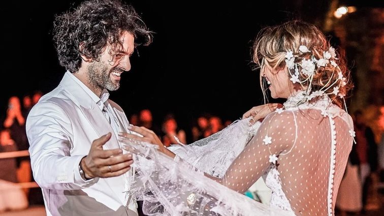 Αθηνά Οικονομάκου: Οι αδημοσίευτες φωτογραφίες του γάμου της με αφορμή την επέτειό της!