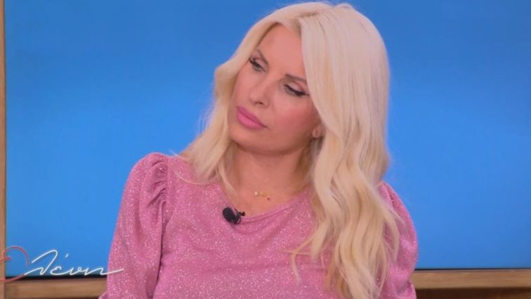 Ελένη Μενεγάκη: "Εγώ είμαι γυναίκα καριέρας; Δεν υπήρξε περίοδος που να μην με ενδιαφέρει η ζωή μου"