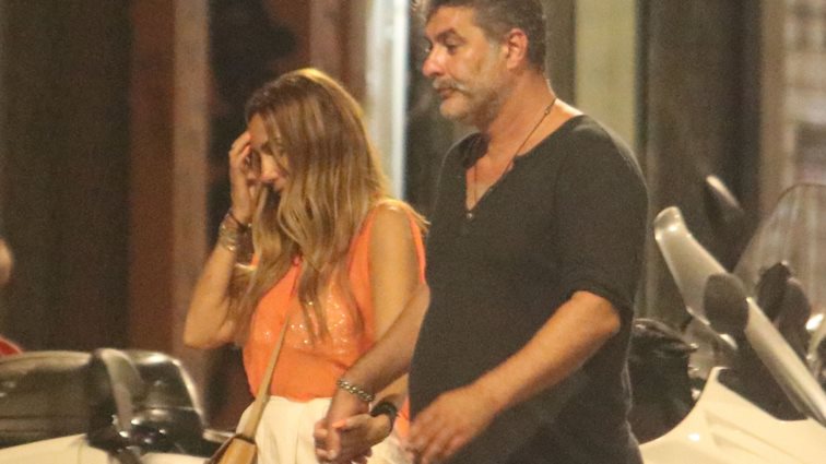 Δέσποινα Βανδή &amp; Βασίλης Μπισμπίκης χεράκι- χεράκι στην Αθήνα