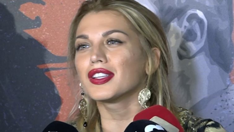 Κωνσταντίνα Σπυροπούλου: Την «είπε» on camera στον ρεπόρτερ που την προσέβαλε: «Δεν με τιμά αυτό που λες!»