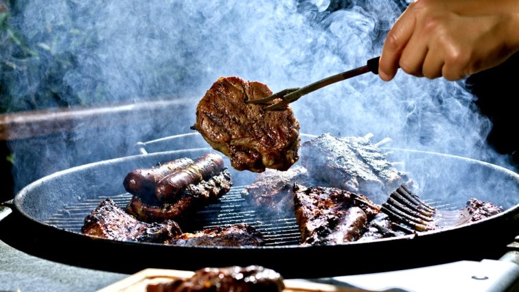 Τσικνοπέμπτη: Πώς θα γίνεις ο βασιλιάς του μπάρμπεκιου