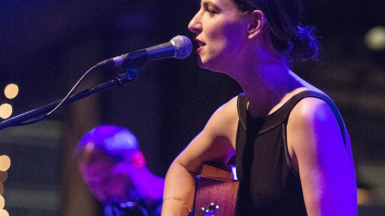 Ειρήνη Σκυλακάκη: Αυτή είναι η ταλαντούχα τραγουδοποιός, κόρη του νέου υπουργού!