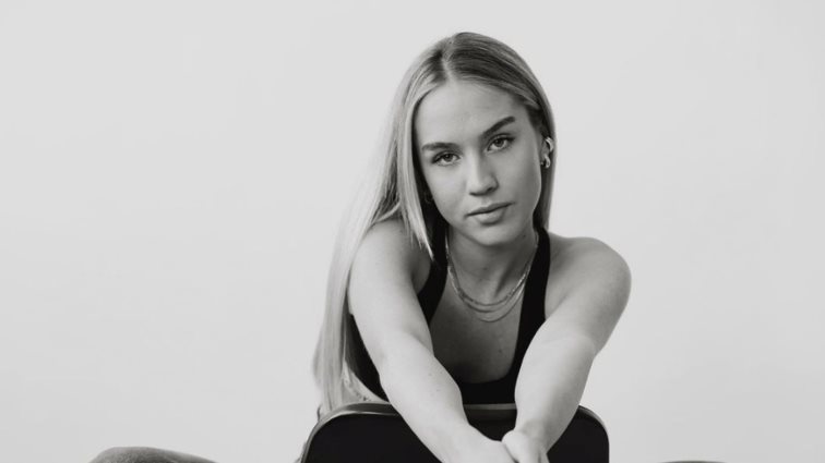 H σύντροφος του Ηλία Μπόγδανου έσβησε την τούρτα γενεθλίων της!