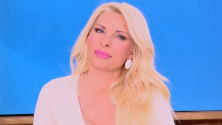 Ελένη Μενεγάκη:  Ξαφνικά αυτό το "για πάντα"  δεν υπάρχει πια και λες "Γιατί δεν το είπα τότε;"