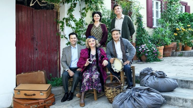 &quot;Η μητέρα του σκύλου&quot; ξεκινά καλοκαιρινή περιοδεία