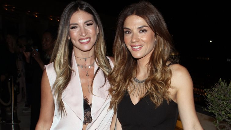 Αθηνά Οικονομάκου &amp; Βάσω Λασκαράκη βρέθηκαν στην πρεμιέρα του &quot;Πουπουλένιου&quot; αλλά δεν φωτογραφήθηκαν μαζί