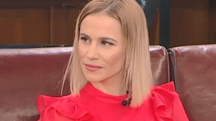 Νάντια Μπουλέ: Οι ερωτήσεις για την κόντρα της με τον Γιώργο Λιάγκα και η ενόχλησή της on air