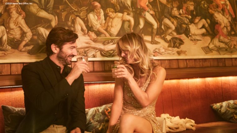 The Flight Attendant | Βρήκαμε τη σειρά που θα δούμε στην καραντίνα