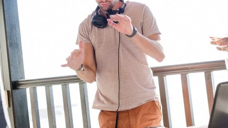 Balcony Party στην Κατερίνη με 51 DJs: Μένουν σπίτι και #kanounparty