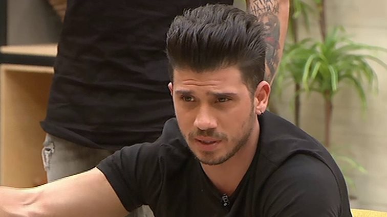 Power Of Love: Ο Τζόνι «καρφώνει» τους συμπαίκτες του και κάνει λόγο για κινήσεις στρατηγικής και ψεύτικα ζευγάρια: «Νιώθω ότι βλέπω θέατρο»