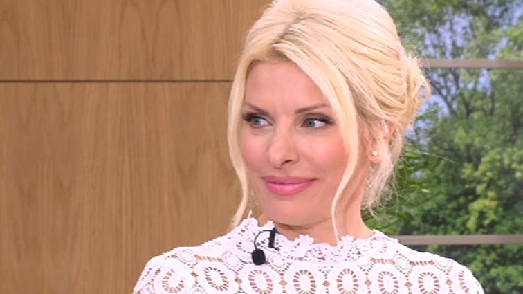 Ελένη Μενεγάκη: Ποζάρει μαζί με τον γιο της, Άγγελο, και του εύχεται «Χρόνια πολλά»