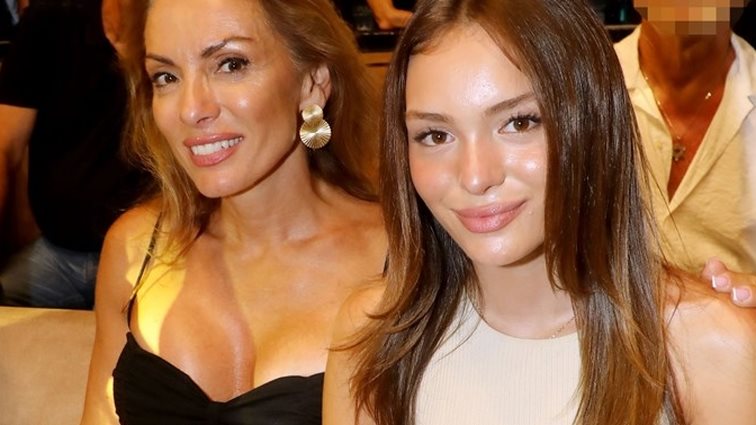 Όταν η Αλεξάνδρα Πασχαλίδου βάπτισε την 11χρονη κόρη της με νονούς την Μελίσσα και τον Γιάννη Βαρδινογιάννη