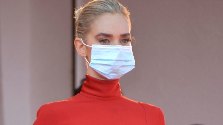 Maskne: Τι είναι &amp; πώς να την αντιμετωπίσετε
